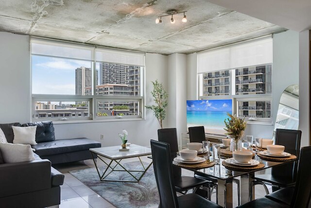 ミッドタウン ミューズ - ウォーカブル コージー アメニティ ビルディング ウィズ パーキング