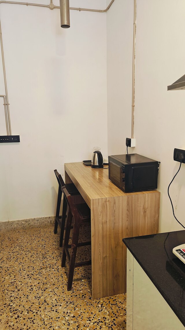 ビトウィーン ザ マンゴー ツリーズ