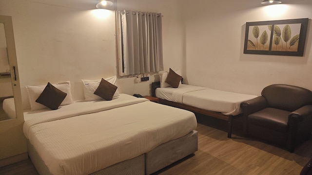 ビトウィーン ザ マンゴー ツリーズ