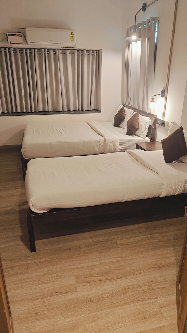 ビトウィーン ザ マンゴー ツリーズ