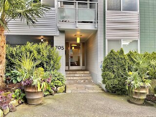 コージー キャピトル ヒル ウィズ ニードル ビュー