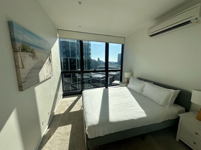 ドックランズ ウォーターフロント ツーベッドルーム