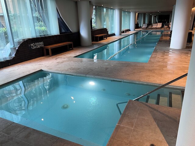 ドックランズ ウォーターフロント ツーベッドルーム