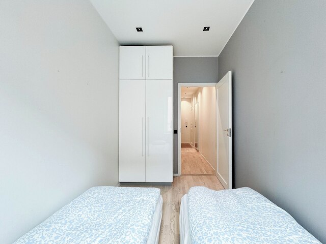 スタイリッシュ ダウンタウン 2BR フラット ウィズ サウナ アンド ワーク エリア