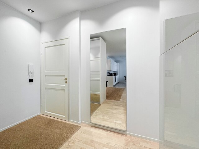 スタイリッシュ ダウンタウン 2BR フラット ウィズ サウナ アンド ワーク エリア