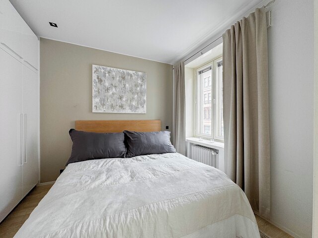 スタイリッシュ ダウンタウン 2BR フラット ウィズ サウナ アンド ワーク エリア