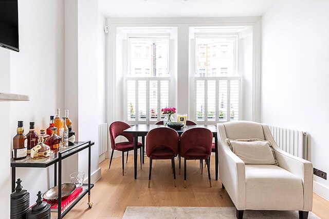 エレガント サウス ケンジントン リトリート ウィズ アウトドア スペースズ