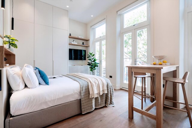 スタニング スタジオ アパートメント モーメンツ フロム アールズ コート ステーション