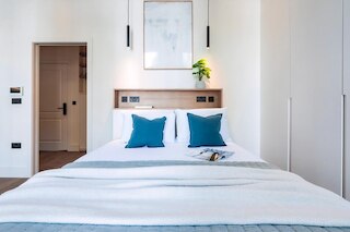 スタニング スタジオ アパートメント モーメンツ フロム アールズ コート ステーション