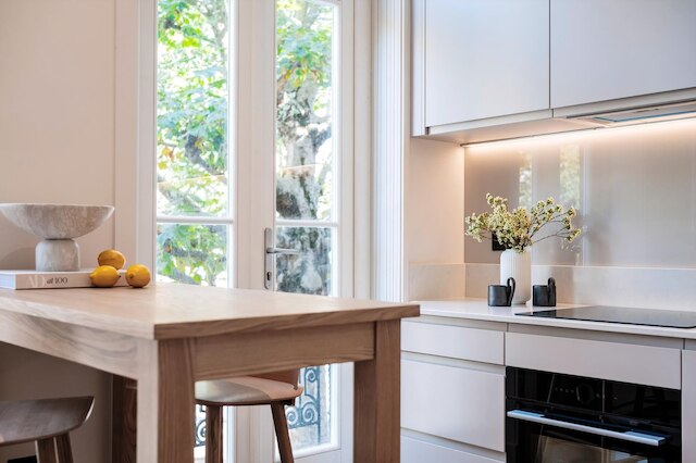 スタニング スタジオ アパートメント モーメンツ フロム アールズ コート ステーション