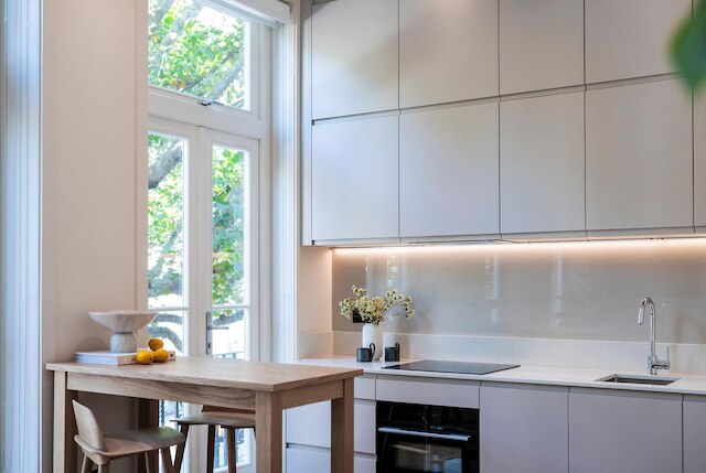 スタニング スタジオ アパートメント モーメンツ フロム アールズ コート ステーション