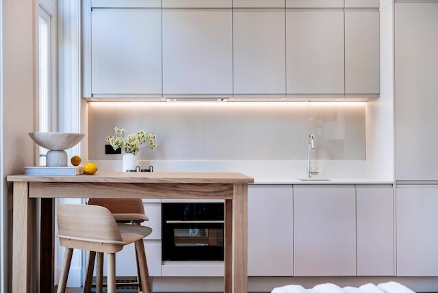 スタニング スタジオ アパートメント モーメンツ フロム アールズ コート ステーション