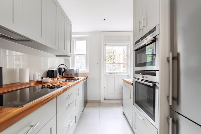 エレガント トゥーレベル ケンジントン アパートメント