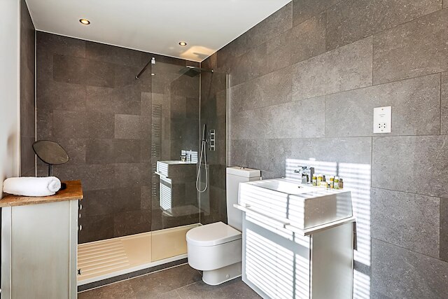 エレガント 3 ベッド アパートメント イン アールズコート