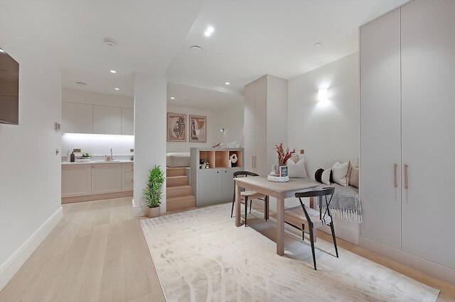 スタイリッシュ アールズ コート スタジオ プラス パティオ