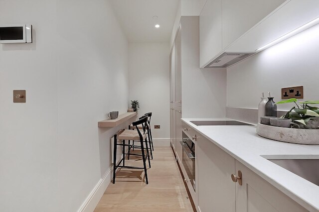 スタイリッシュ アールズ コート スタジオ プラス パティオ