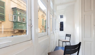 アパートメント ウィズ トラディショナル マルタ バルコニー イン バレッタ