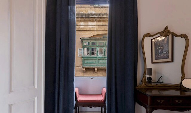 アパートメント ウィズ トラディショナル マルタ バルコニー イン バレッタ