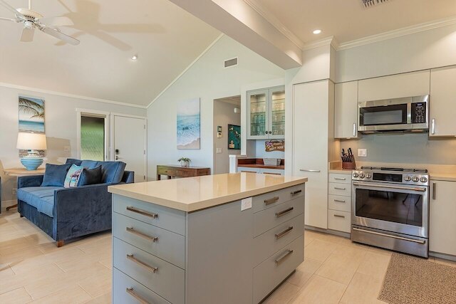 マアラエア サーフ B1 2 ベッドルーム コンド