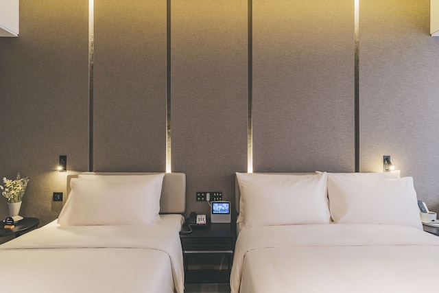 Shanghai Atour Hotel On The Bund-People