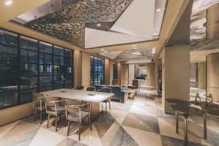 Shanghai Atour Hotel On The Bund-People