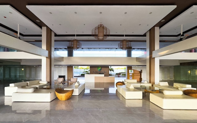 モダン スタジオ プールサイド バルコニー ニア マクタン エアポート