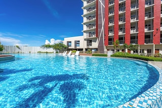 モダン スタジオ プールサイド バルコニー ニア マクタン エアポート