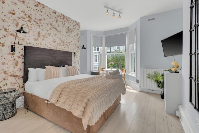 レナ ガーデンズ アパートメンツ ハマースミス