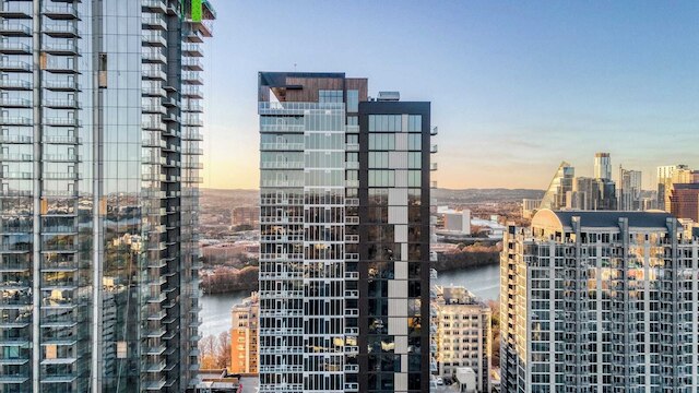 ラックス ハイ ライズ ニア ダウンタウン オースティン ウィズ ビューズ ルーフトッププール、ジム、 & ラックス アメニティーズ