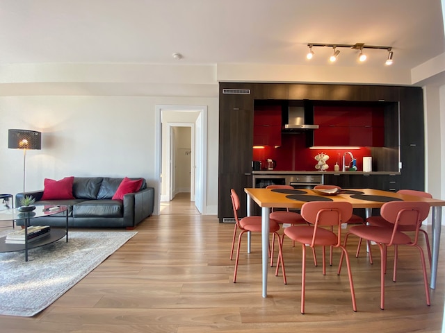 シック アーバン ゲートウェイ イン トロント