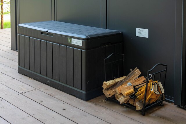 amarancia cottage hugging nature house