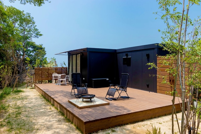 amarancia cottage hugging nature house