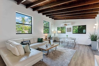 ヒドゥン バンガロー ピースフル リトリート BBQ アンド ホットタブ