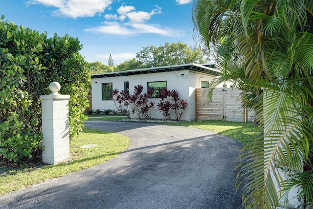 ヒドゥン バンガロー ピースフル リトリート BBQ アンド ホットタブ