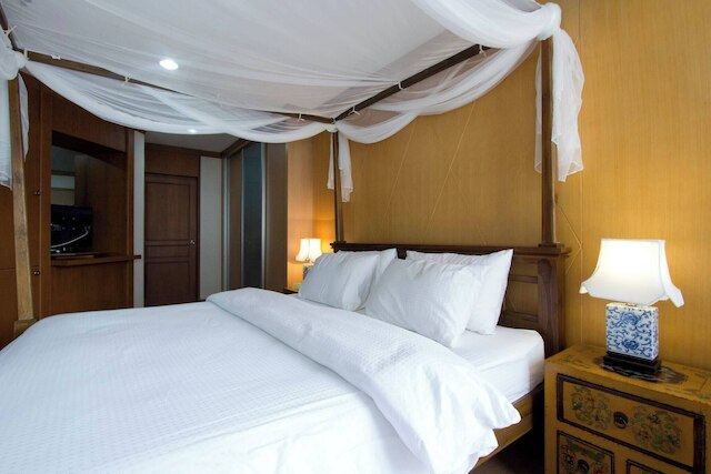 オリエンタル 1ベッドルーム ウィズ プール & ジム ニア BTS プロンポン