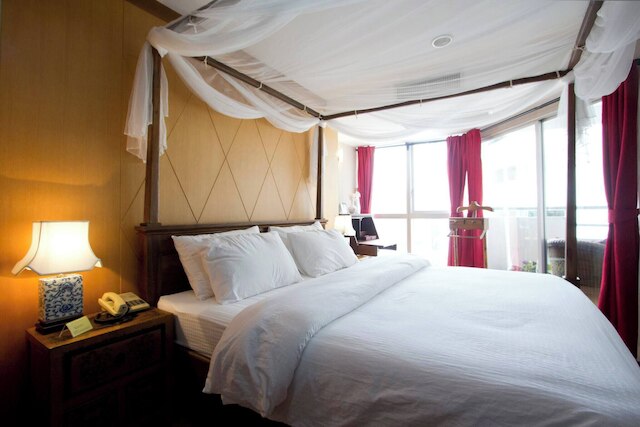 オリエンタル 1ベッドルーム ウィズ プール & ジム ニア BTS プロンポン