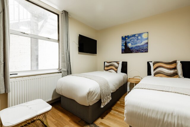 ウォーム アパートメンツ イン クイーンズウェイ