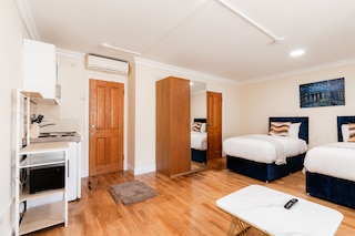 ウォーム アパートメンツ イン クイーンズウェイ