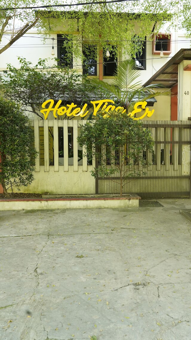 ホテル ティガ エル シャリア カラワン