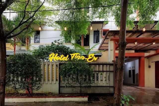 ホテル ティガ エル シャリア カラワン