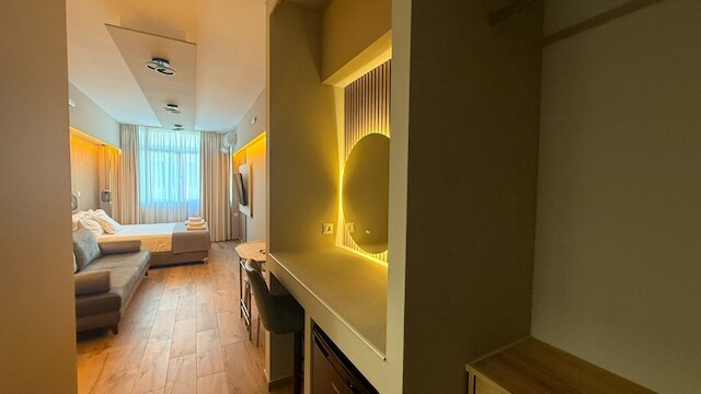 モナスティラキ 303 スーパーホスト ハブ