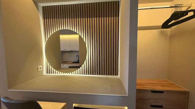 モナスティラキ 303 スーパーホスト ハブ