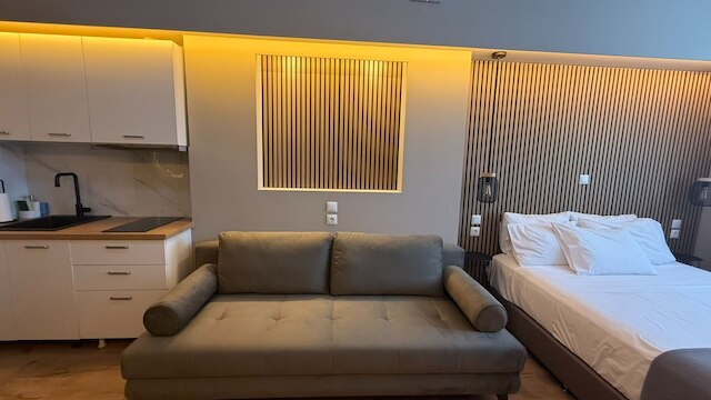 モナスティラキ 303 スーパーホスト ハブ