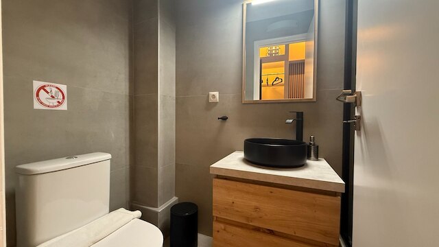 モナスティラキ 303 スーパーホスト ハブ