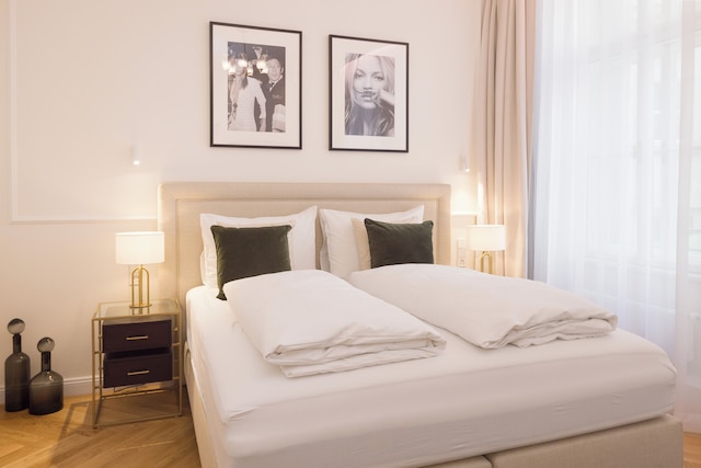 ラファエル カイザー - シグネチャー アパートメンツ