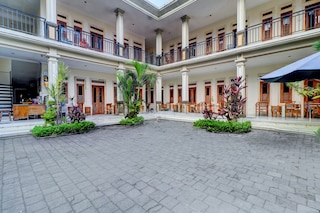 ホテル オ バリ ニア ビーチウォーク ショッピング センター フォーマリー バジェット ドア レギャン イン