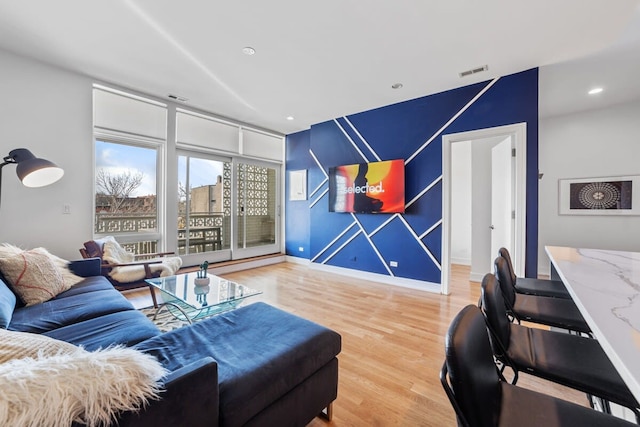 4 ベッドルーム コンド イン ウクライニアン