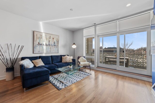 4 ベッドルーム コンド イン ウクライニアン