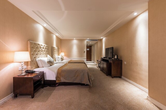 Stay in Wuhan Nearly railway station