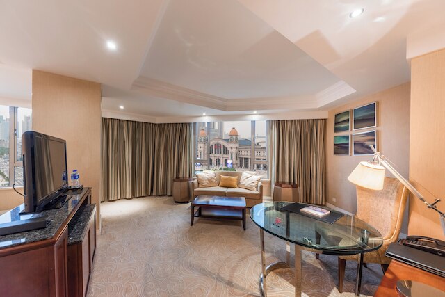 Stay in Wuhan Nearly railway station